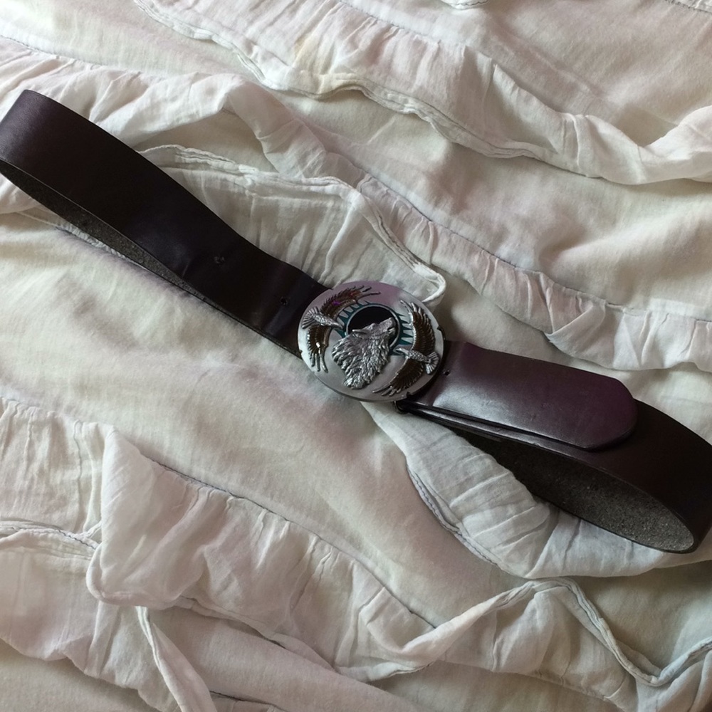 Silver wolf belt